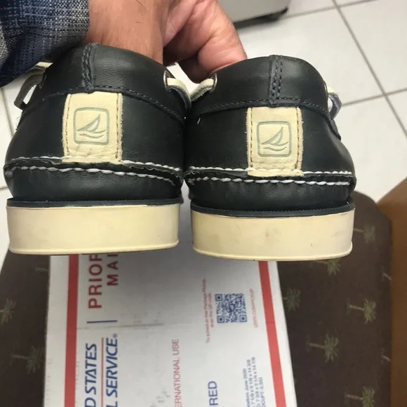 Sperry Top-Sider sizing 12/M blue white stitching used - Picture 9 of 14